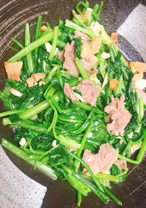 Hình của món Cải Bó Xôi Xào Thịt Heo.