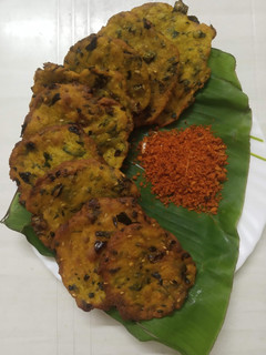 मेथी पुरी (Methi Puri Recipe In Marathi) रेसिपी चे मुख्य फोटो