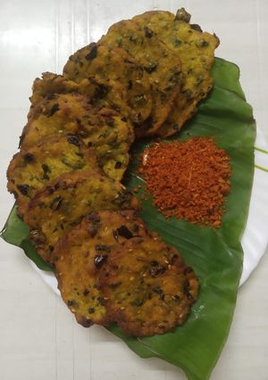 मेथी पुरी (Methi Puri Recipe In Marathi) रेसिपी चे मुख्य फोटो 