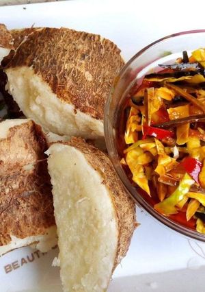 A picture of Boiled yam with ugba sauce.