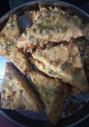 A picture of Bread pakoda.