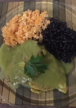 Una foto de Tortitas de carne en chile verde