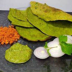 A picture of Moong Dal Pudla.