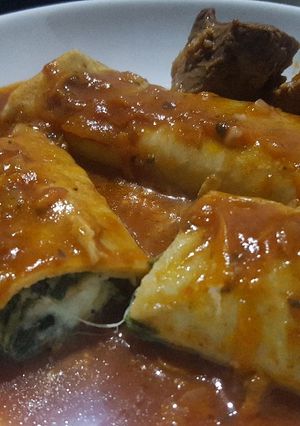 Una foto de Canelones de acelga con estofado