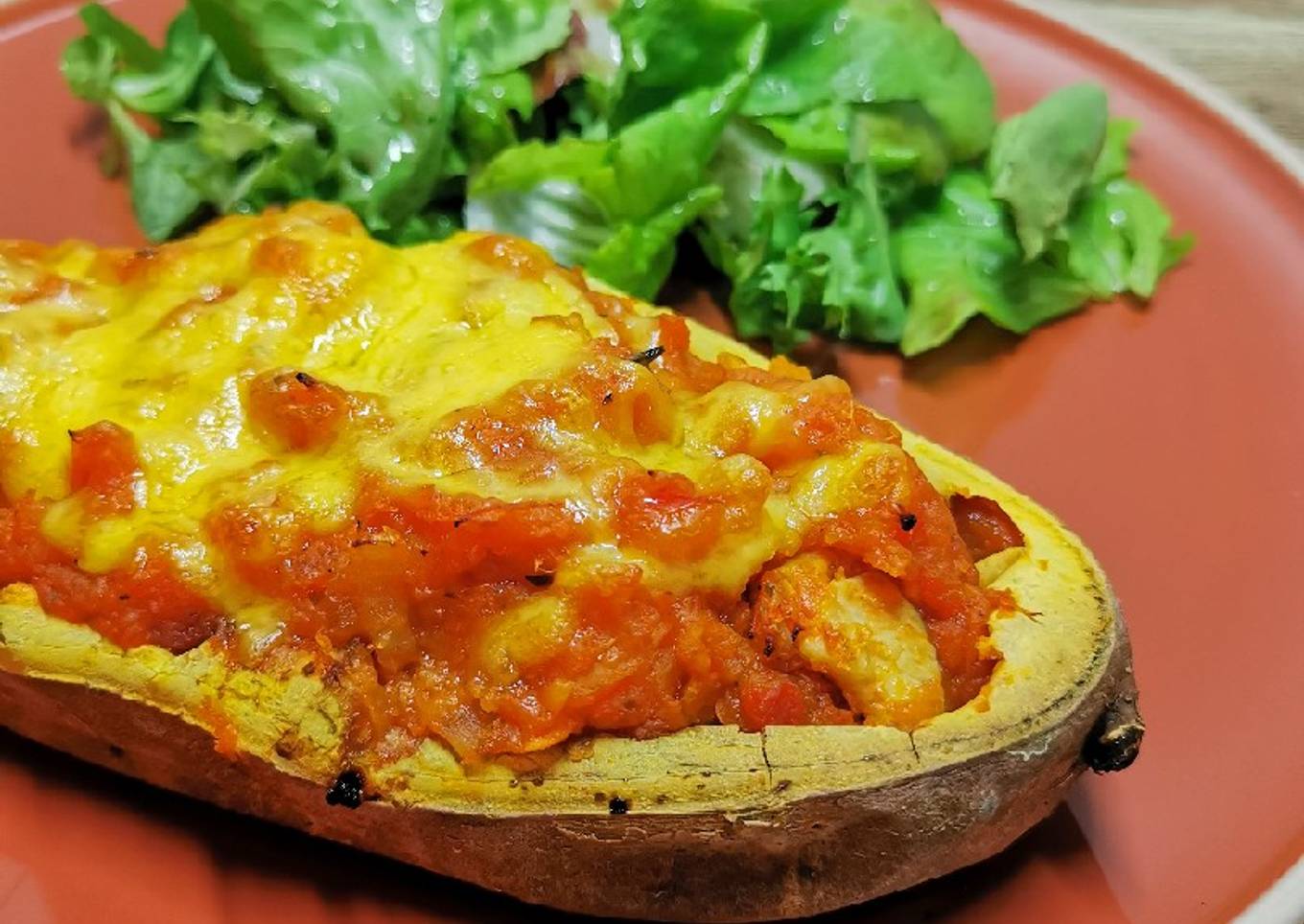 Patate douce farcie au poulet et cheddar