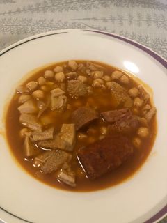 Una foto de Callos con garbanzos exprés