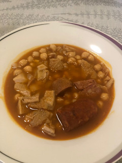 Una foto de Callos con garbanzos exprés
