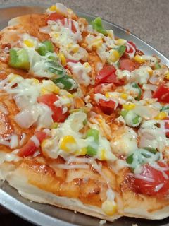 वेज पिज़्ज़ा (Veg Pizza Recipe in Hindi) रेसिपी मुख्य फोटो