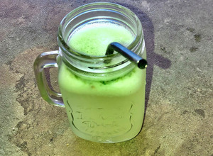 Una foto de Limonada con menta y jengibre