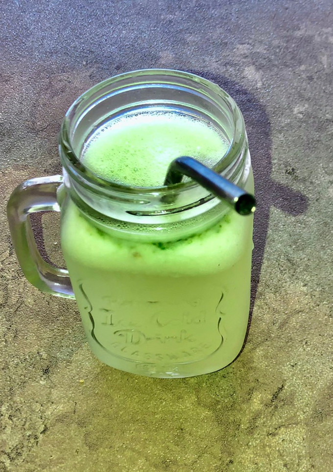 Una foto de Limonada con menta y jengibre