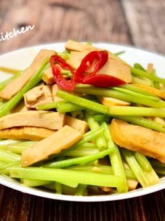 芹菜炒豆干 / 家常菜 的食譜成品照片