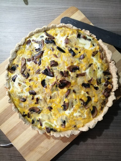 Una foto de Quiche de champiñones, choclo y cebolla