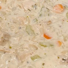 A picture of Creamy chicken and rice soup.
