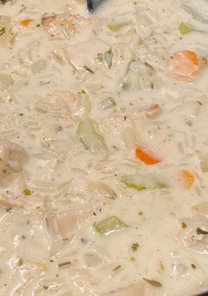 A picture of Creamy chicken and rice soup.