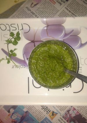 A picture of Green chutney.