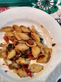 Una foto de Fideos caracoles con salsa de vegetales
