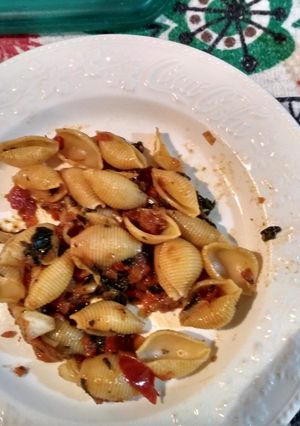 Una foto de Fideos caracoles con salsa de vegetales