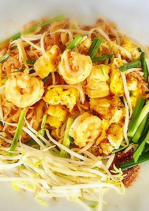 รูปของ ผัดไทยกุ้งกรอบเครื่องแน่น