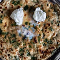 A picture of Palak prantha.
