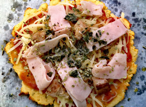 Una foto de Pizza de harina de coco estilo Grez
