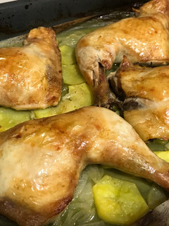 Una foto de Muslos de pollo al horno