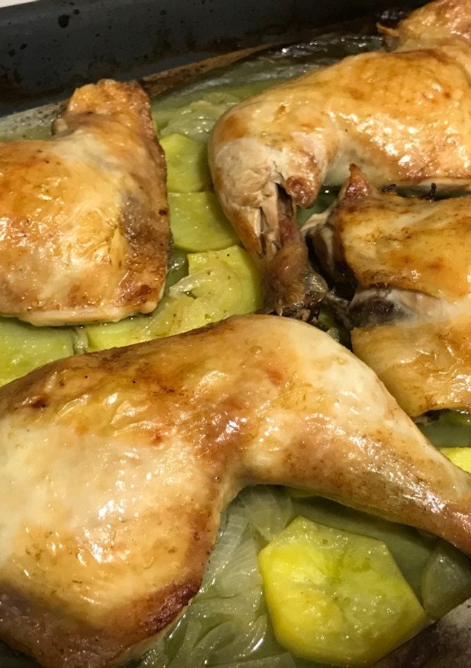 Una foto de Muslos de pollo al horno