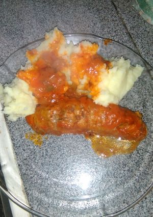 Una foto de Chorizo a la pomarola con puré