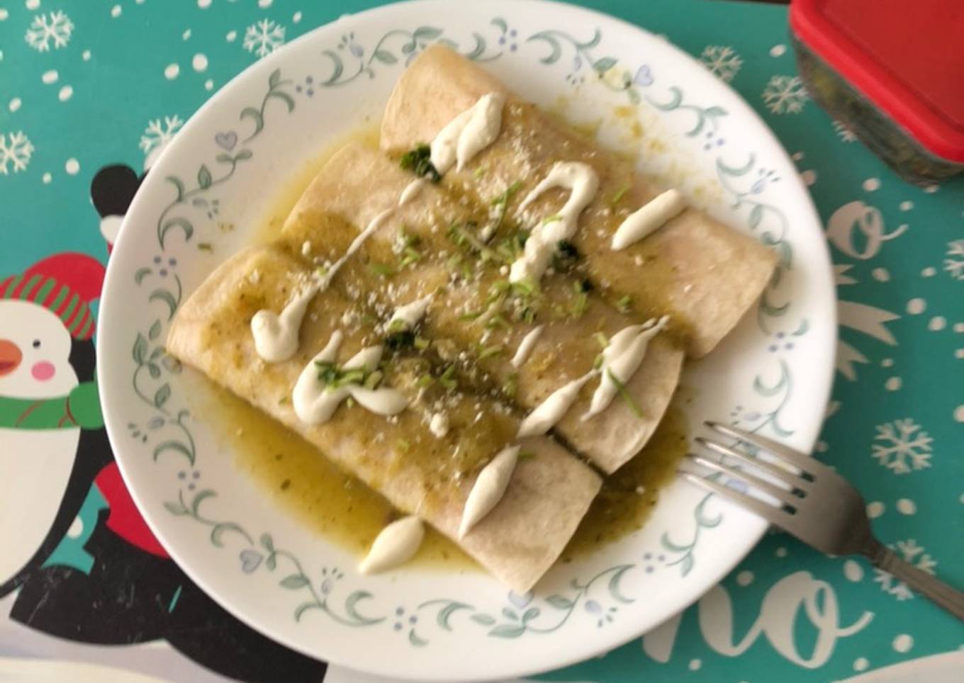 Flautas de pollo con salsa verde