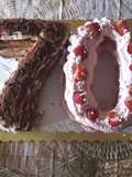 Torta a numero: tiramisù classico/tiramisù con mousse di fragole