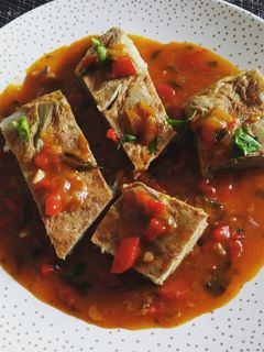 Una foto de Tortilla de alcachofas guisadas