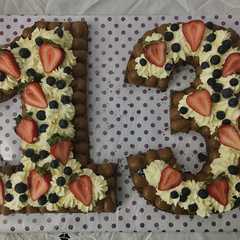Una foto de NUMBER CAKE de brownie para cumpleaños 1️⃣3️⃣🎉🎊