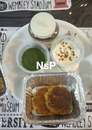 A picture of Aaloo Pyaaz Tikki.