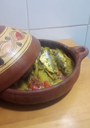 Una foto de Tajine de pescado (jurel), con verduras