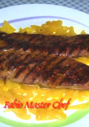 Foto di Fegato di Vitello arrostito servito con Cipolle in Agrodolce