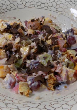 Una foto de Postre saludable con frutas de estación, avena y algo más (1)