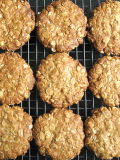 A picture of Peanut Butter & Oats Cookies.