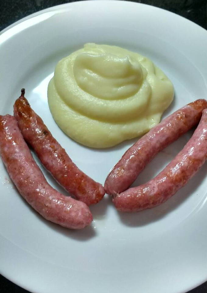 Una foto de Salchichas con puré de patatas
