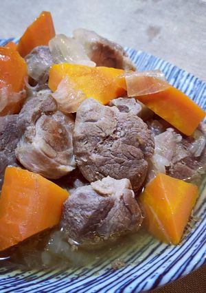 洋蔥胡蘿蔔滷豬腱 的食譜成品照片