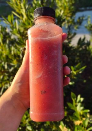 Una foto de Licuado de frutos del bosque, banana, manzana y chía. ❤️