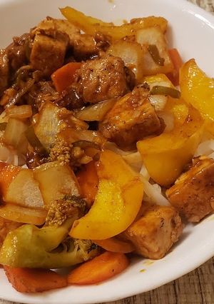 ક્રિસ્પી મોંગોલિયન ટોફુ ફ્રાય (Crispy Mongolian Tofu Stir Fry Recipe In Gujarati) રેસીપી મુખ્ય ફોટો