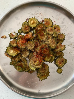 કારેલા ચિપ્સ (Karela Chips Recipe In Gujarati) રેસીપી મુખ્ય ફોટો