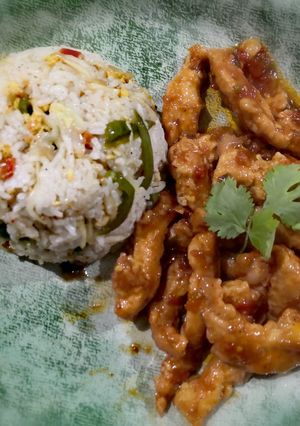 A picture of Crispy honey chilli chicken.