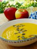 Pumpkin soup with apples