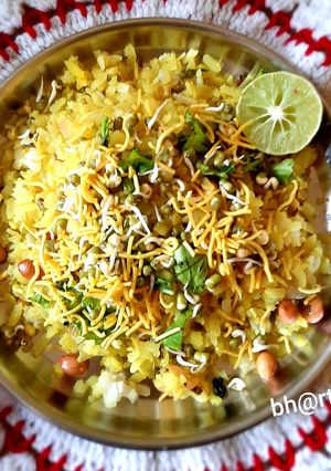 मूंग स्प्राउट्स पोहा (Mung sprouts poha recipe in Hindi) रेसिपी मुख्य फोटो