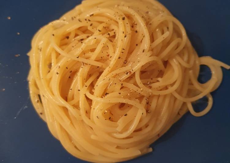 Easiest Way to Prepare Homemade Spaghetti cacio e pepe