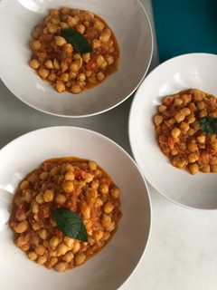 Una foto de Garbanzos con verduras y sobrasada mallorquina