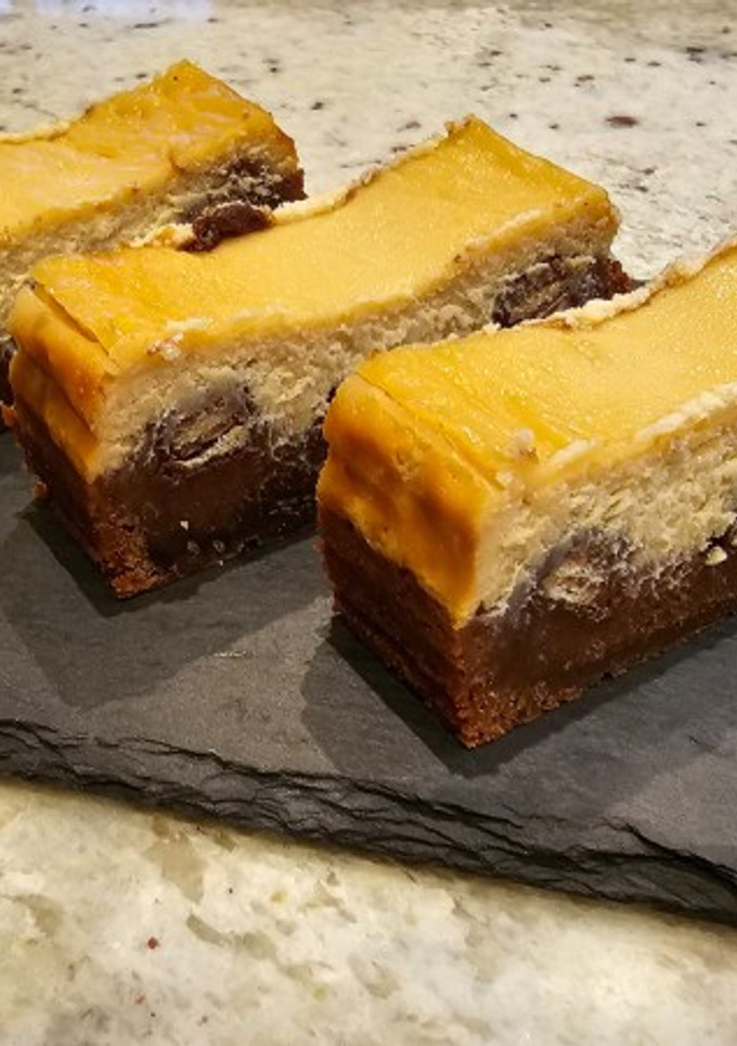Una foto de Kit-kat brownie cheesecake