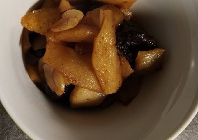 Ricetta di Qualsiasi notte della settimana Mele cotte e frutta secca di nonna Silvana