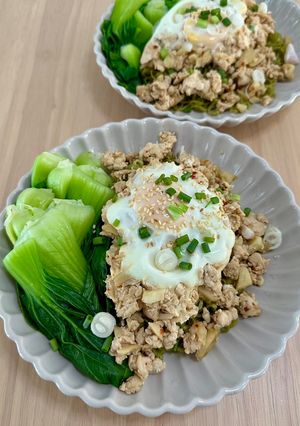 รูปของ มาม่าผักผัดอกไก่ไข่ดาว