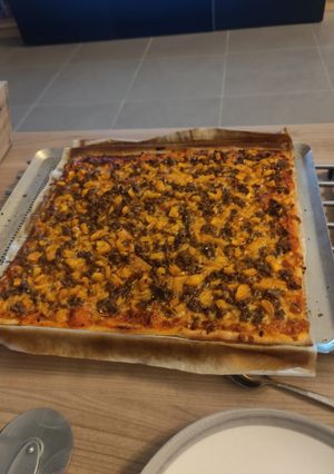 Une photo de Pizza poivrons viande hachée
